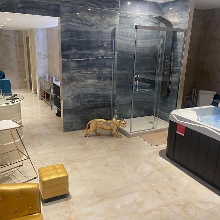 Golden Junior - Jacuzzi Appartement Rouen Buitenkant foto