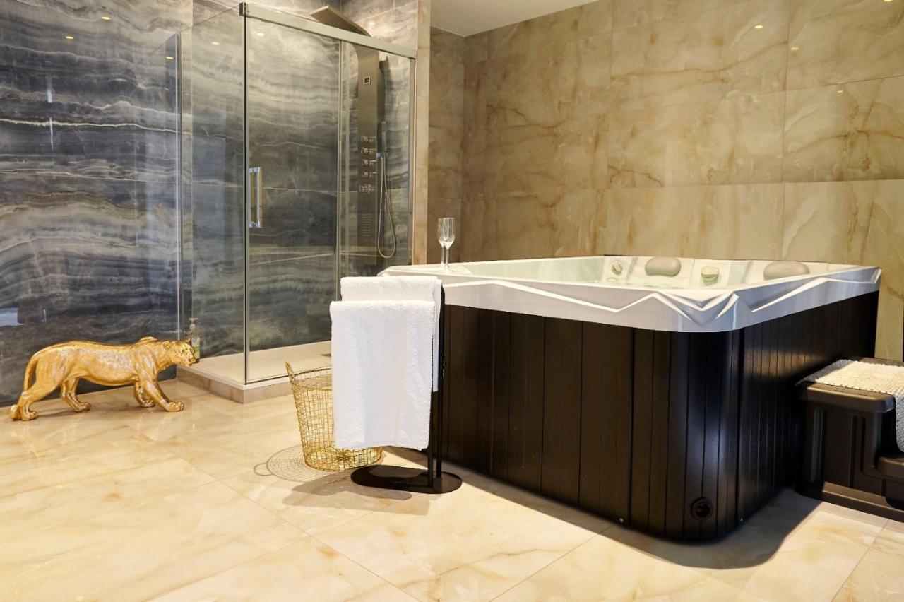 Golden Junior - Jacuzzi Appartement Rouen Buitenkant foto
